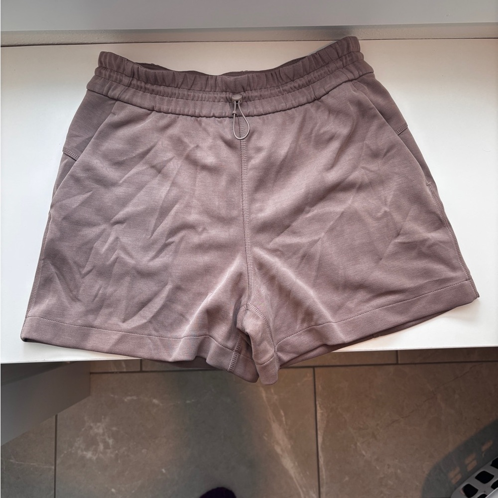 Lululemon Softstreme High-Rise Short 4" - Picture 6 of 6